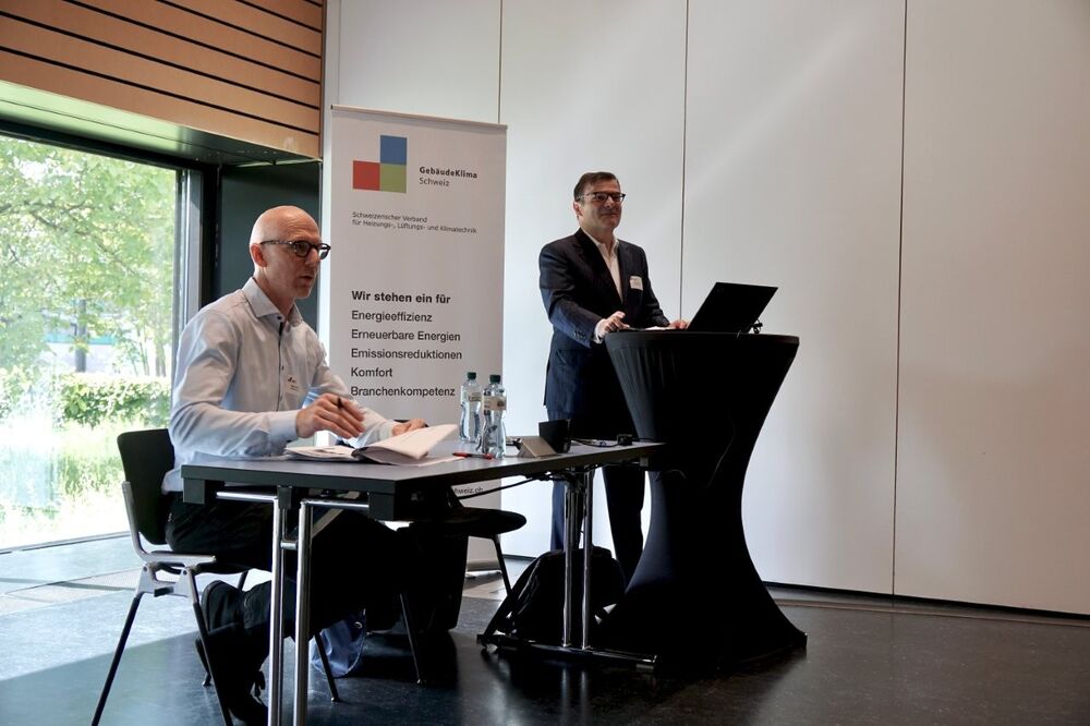 Präsident René Schürmann (rechts) schaute in seiner Begrüssung auf ein intensives Jahr mit herausfordernder Marktlage zurück.